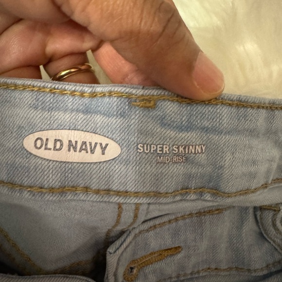 EUC Old Navy Super Skinny Mid Rise Jeans - Picture 4 of 6